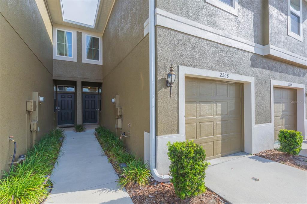 2208 LENNOX DALE LANE, BRANDON, FL — photo 2 of 22