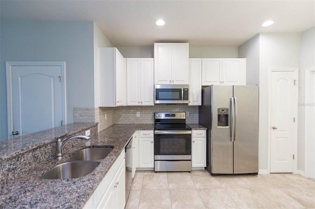 2208 LENNOX DALE LANE, BRANDON, FL — photo 4 of 22