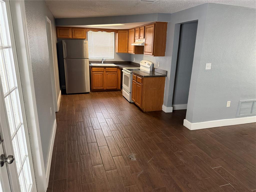 10010 REGENCY PARK BOULEVARD, PORT RICHEY, FL — photo 4 of 17