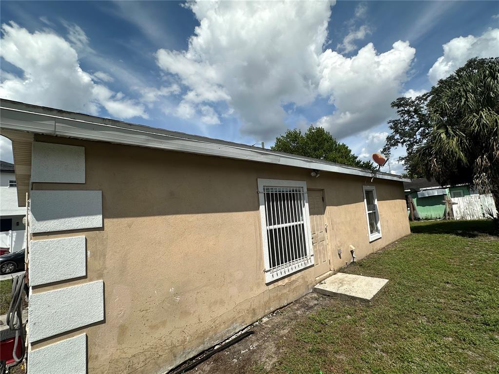 2305 E 28TH AVENUE, TAMPA, FL — photo 3 of 18