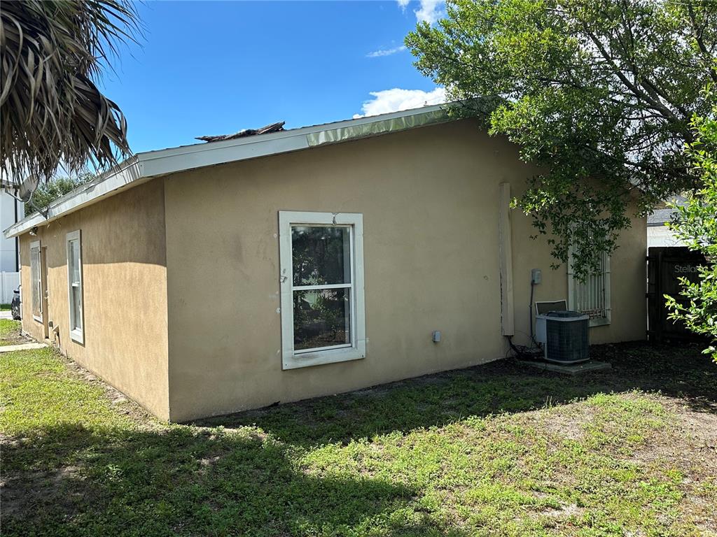 2305 E 28TH AVENUE, TAMPA, FL — photo 4 of 18