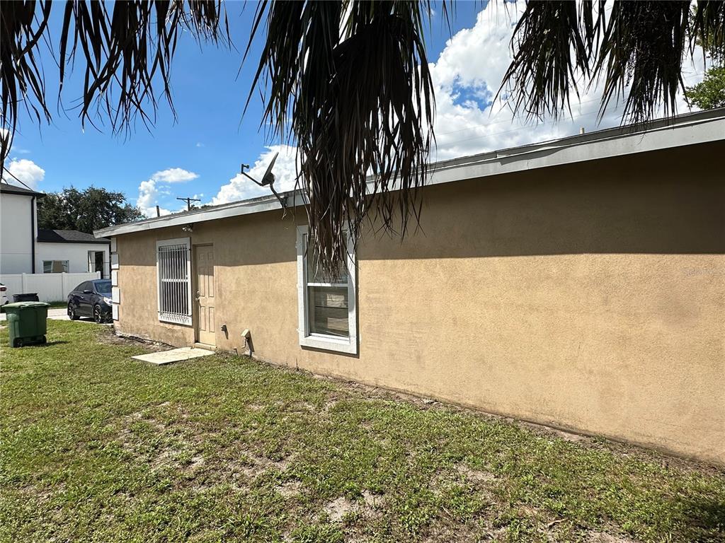 2305 E 28TH AVENUE, TAMPA, FL — photo 5 of 18
