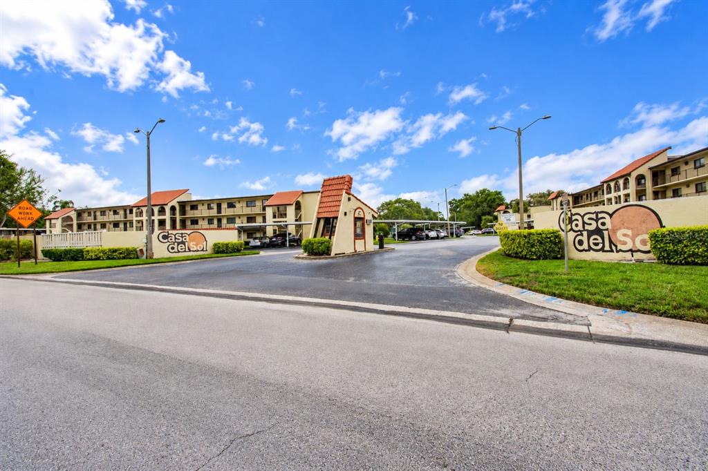 2440 WINDING CREEK BOULEVARD UNIT 307, CLEARWATER, FL — photo 3 of 30
