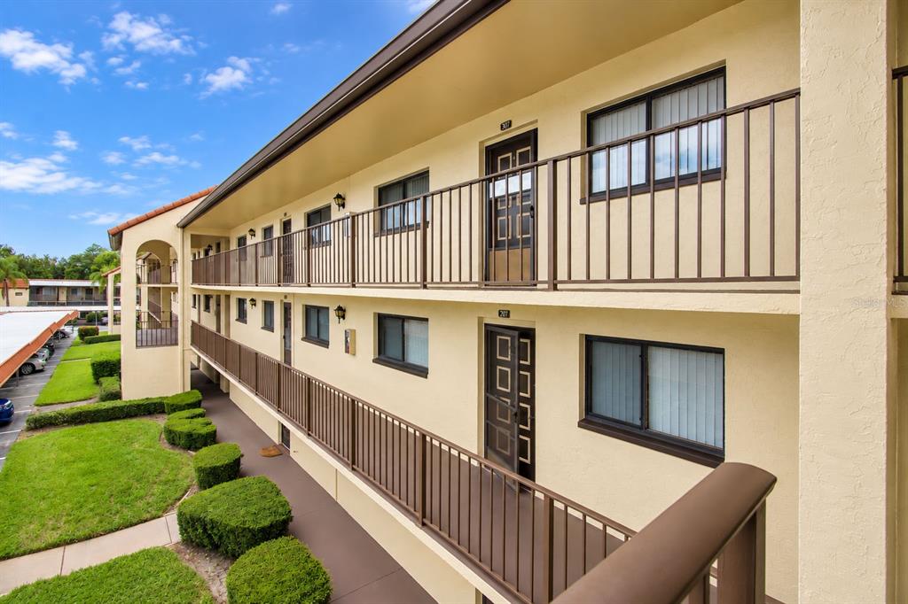2440 WINDING CREEK BOULEVARD UNIT 307, CLEARWATER, FL — photo 4 of 30