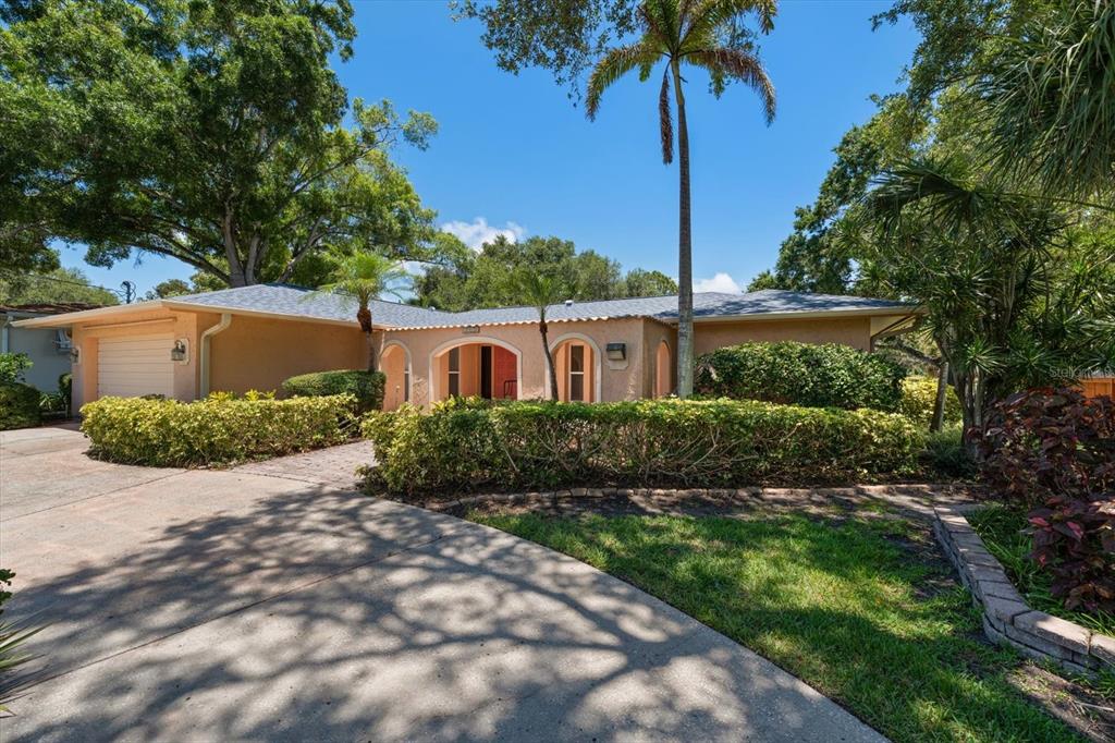 1218 ST ANDREWS DRIVE