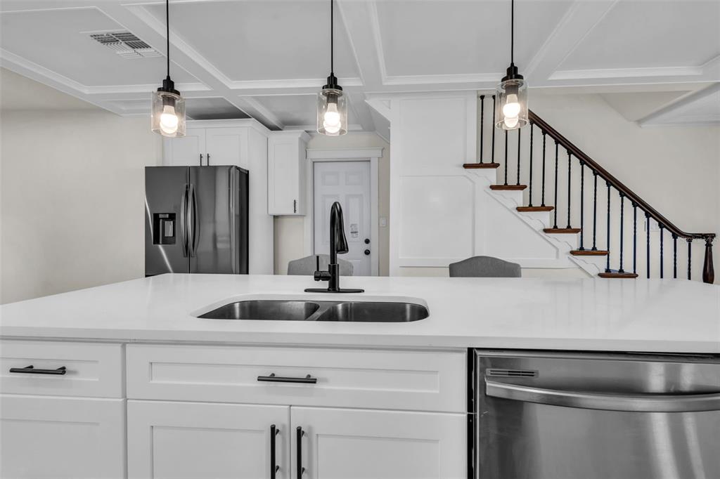 1810 MARYLAND AVENUE NE, ST PETERSBURG, FL — photo 5 of 30