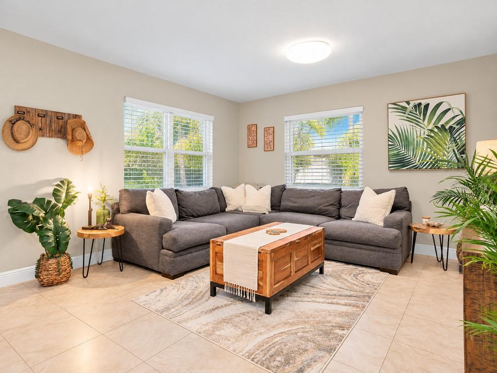 2429 PARK STREET N, ST PETERSBURG, FL — photo 3 of 28