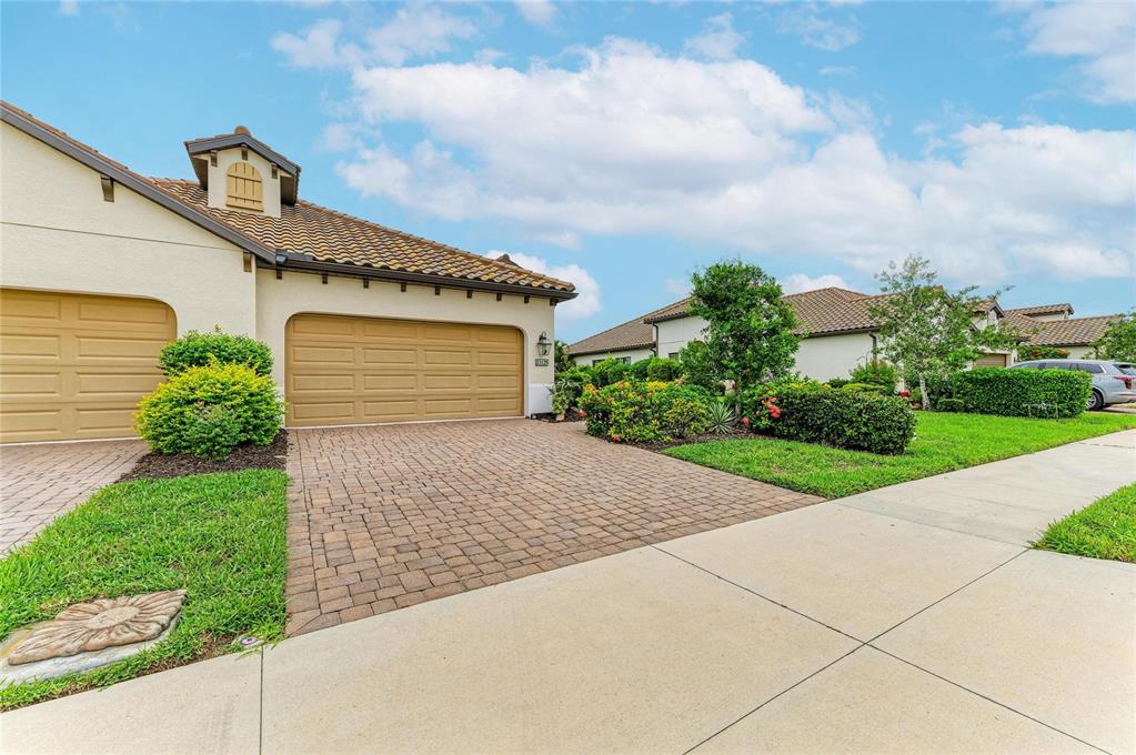 11125 MCDERMOTT COURT, ENGLEWOOD, FL — photo 2 of 30