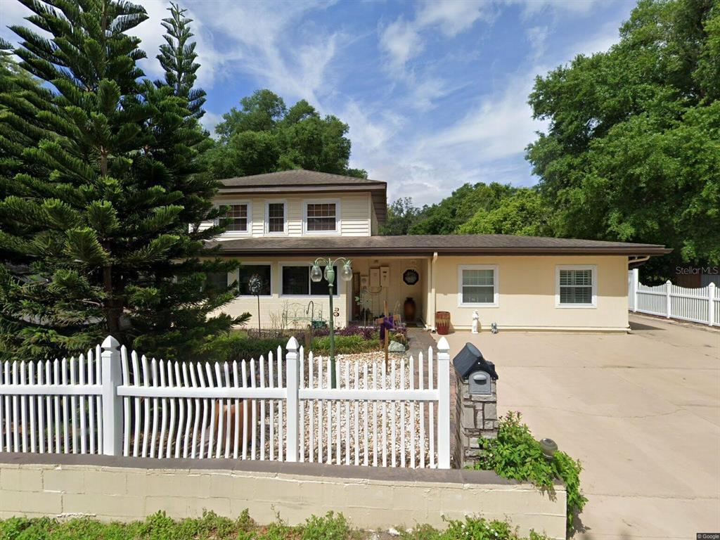 2712 S CRYSTAL LAKE DRIVE