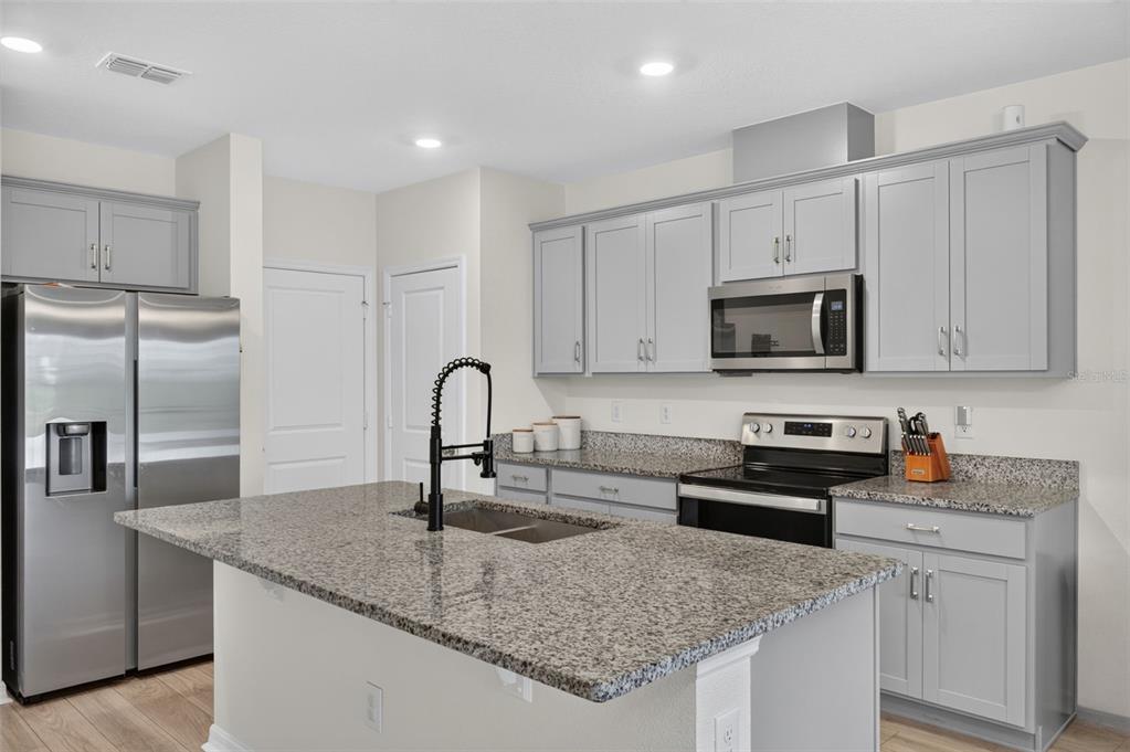 1405 MIRABELLA CIRCLE, DAVENPORT, FL — photo 4 of 30
