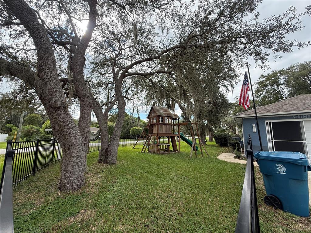 173 PORTLAND AVENUE, SPRING HILL, FL — photo 3 of 23