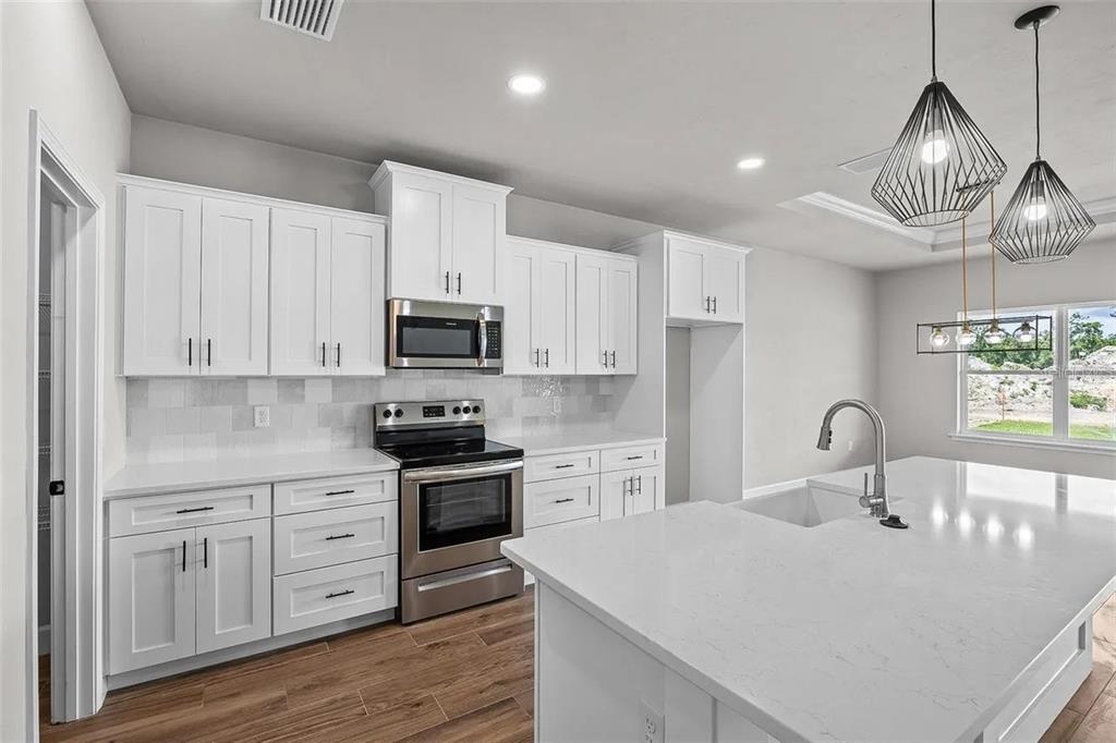 6724 SW 12TH LANE, GAINESVILLE, FL — photo 4 of 23