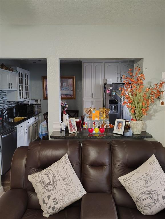 6913 BLOSSOM AVENUE, TAMPA, FL — photo 5 of 15