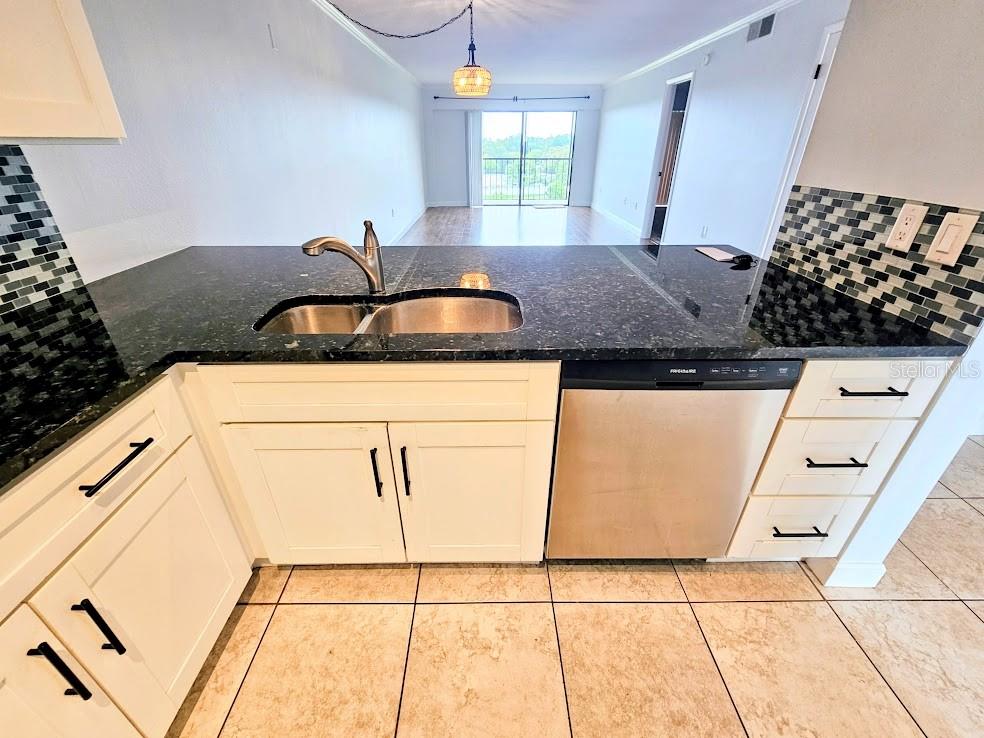 9490 HARBOR GREENS WAY UNIT 503, SEMINOLE, FL — photo 5 of 30