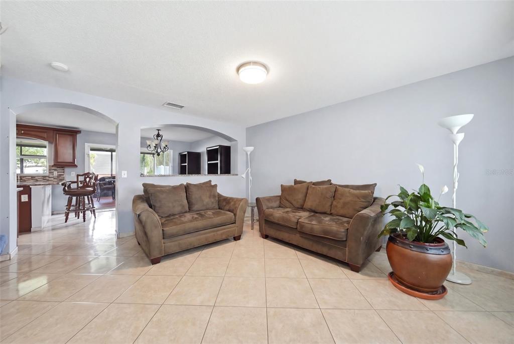 2448 PARSONS POND CIRCLE, KISSIMMEE, FL — photo 4 of 20