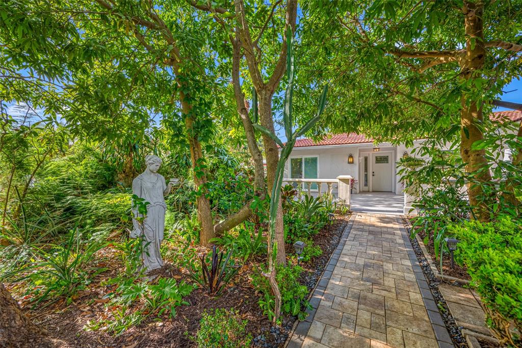 1764 LINWOOD CIRCLE