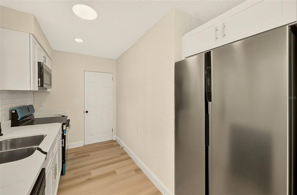 214 45TH AVENUE NE, ST PETERSBURG, FL — photo 5 of 34