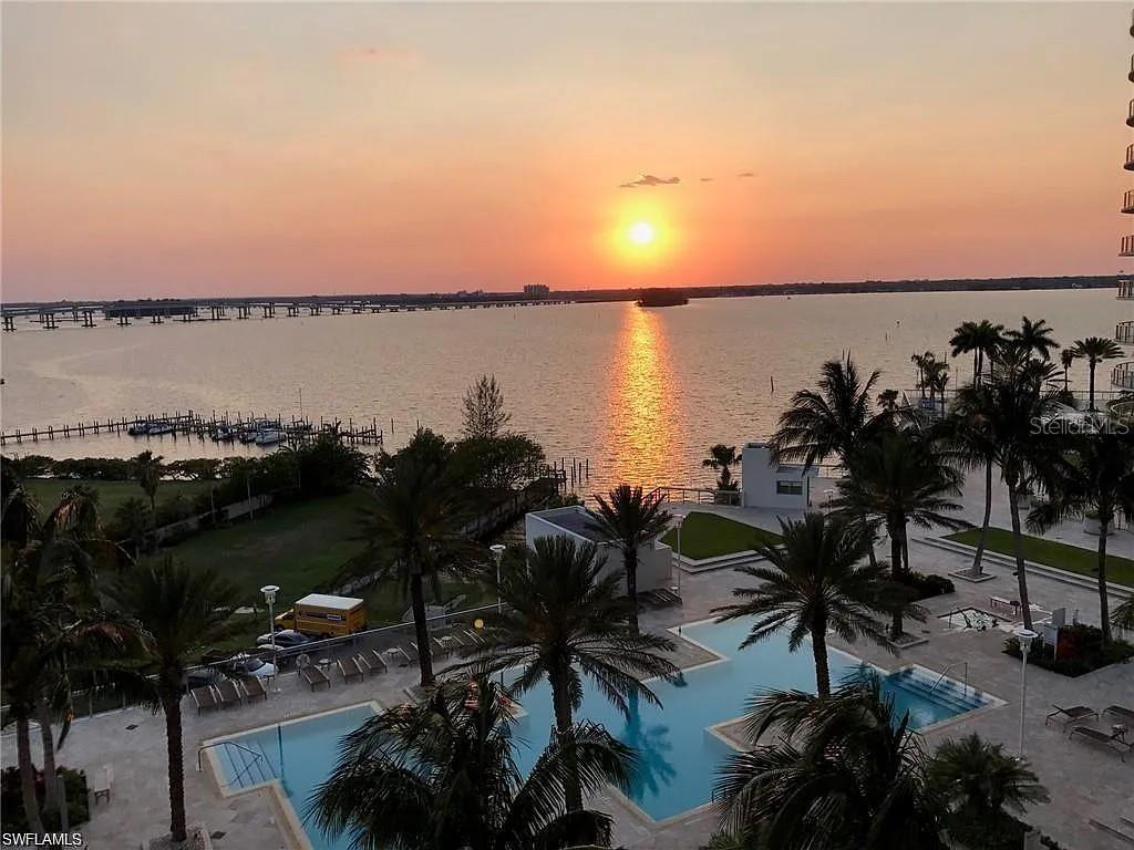 3000 OASIS GRAND BOULEVARD UNIT 1002
