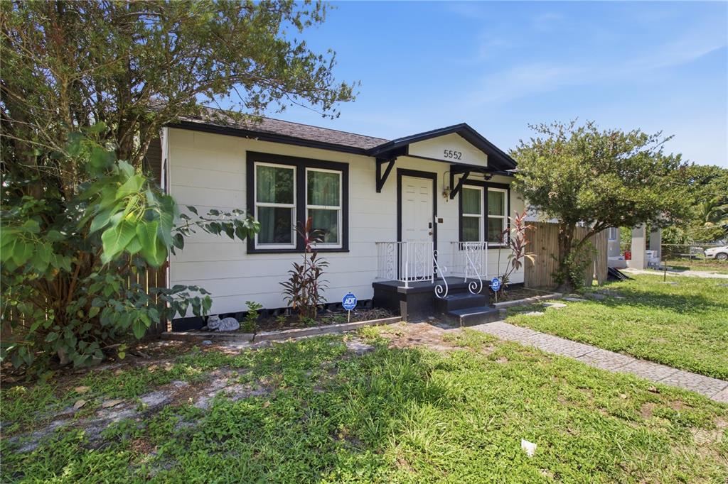 5552 CRISSMAN DRIVE N, ST PETERSBURG, FL — photo 2 of 30