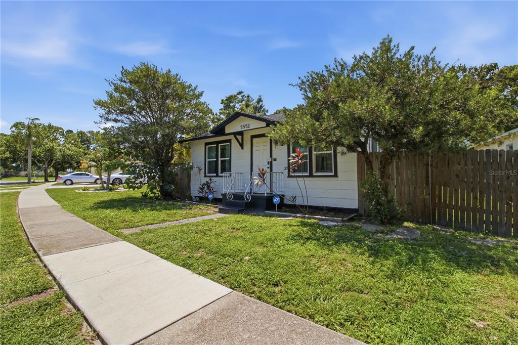 5552 CRISSMAN DRIVE N, ST PETERSBURG, FL — photo 3 of 30