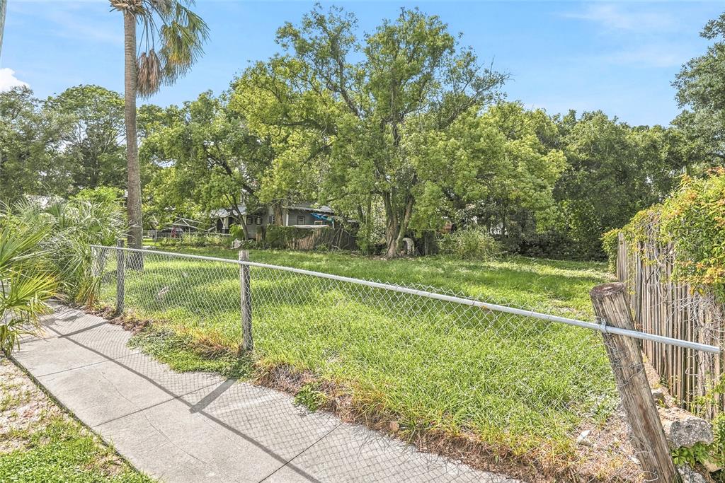 2904 N ELMORE AVENUE, TAMPA, FL — photo 2 of 10