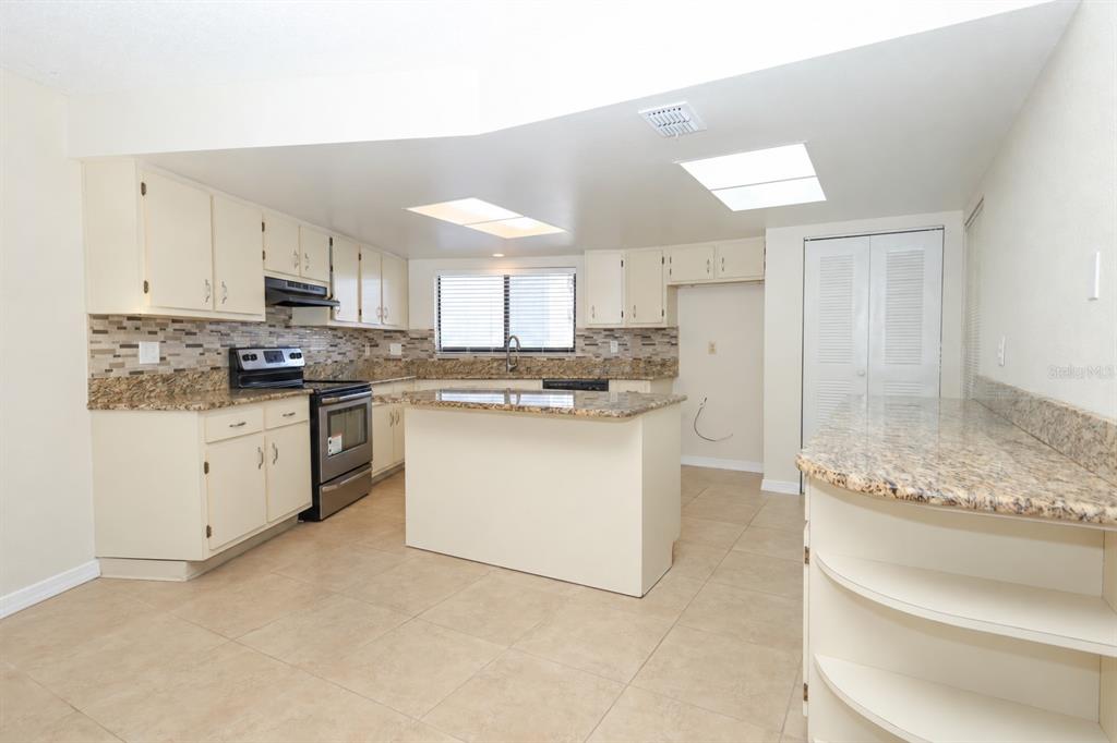 1054 LOTUS COVE COURT UNIT 614, ALTAMONTE SPRINGS, FL — photo 2 of 27