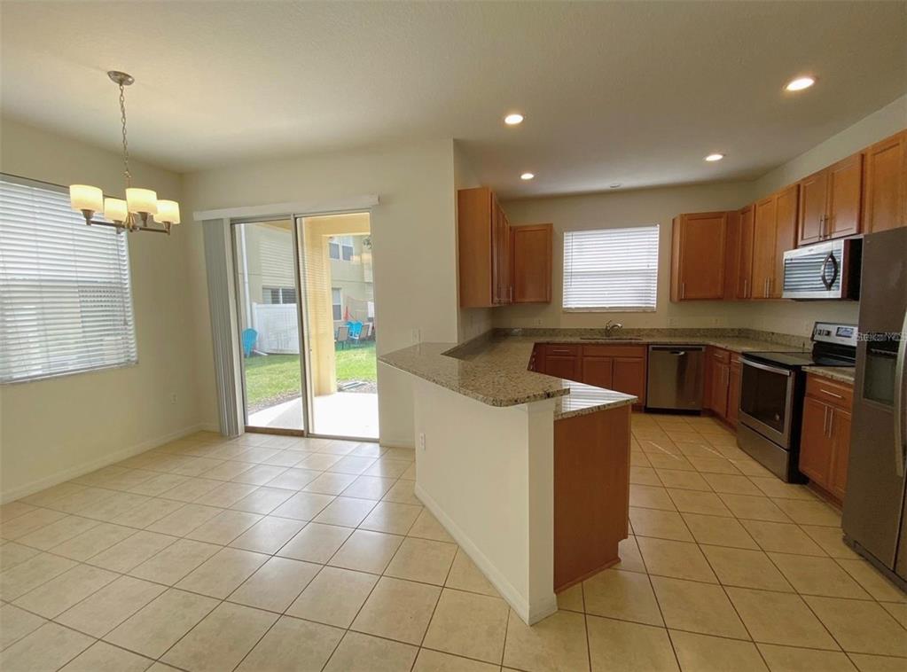 3048 SEAVIEW CASTLE DRIVE, KISSIMMEE, FL — photo 4 of 13