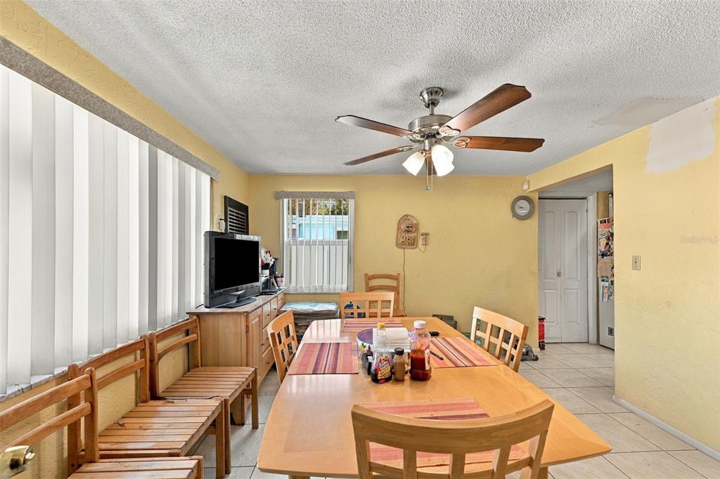 431 74TH AVENUE N, ST PETERSBURG, FL — photo 3 of 12