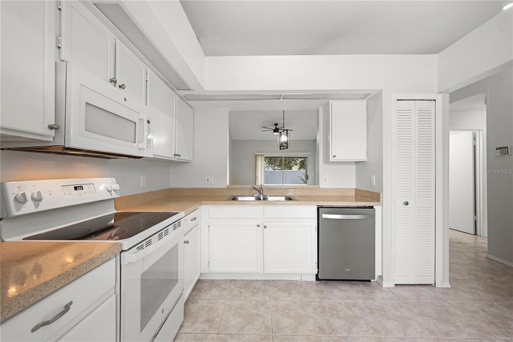 14776 LAGUNA BEACH CIRCLE, ORLANDO, FL — photo 5 of 23