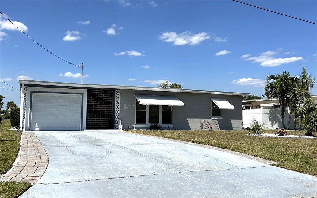 123 POINSETTIA CIRCLE NE