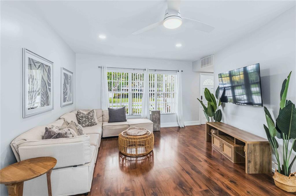 8006 N OLA AVENUE, TAMPA, FL — photo 3 of 16