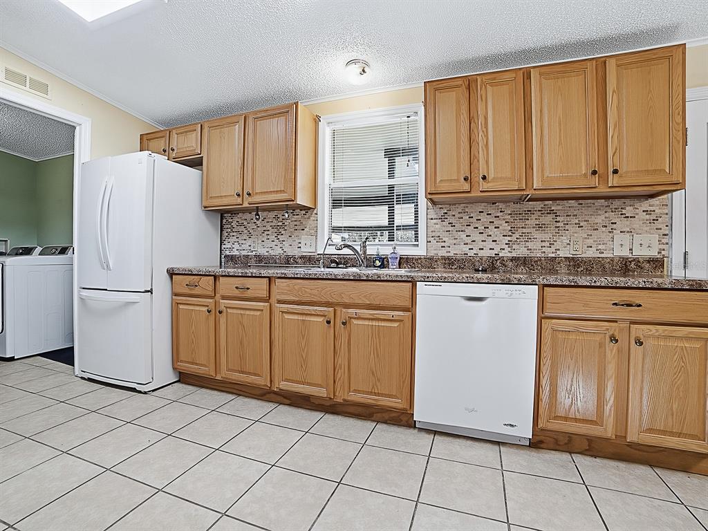 25524 BELLE HELENE, LEESBURG, FL — photo 5 of 30