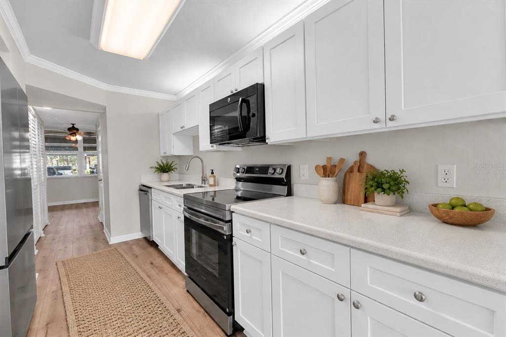 4885 1ST STREET NE UNIT 106, ST PETERSBURG, FL — photo 3 of 42