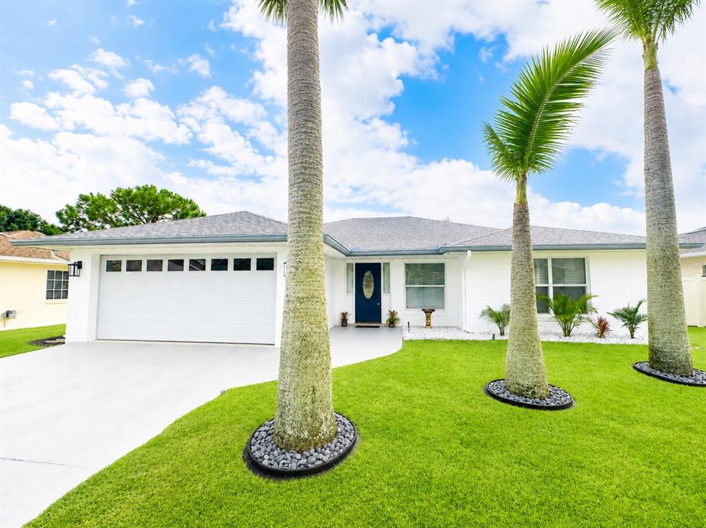 223 NE GOLF CLUB DRIVE
