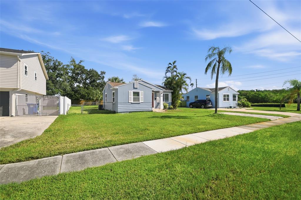 833 61ST AVENUE NE, ST PETERSBURG, FL — photo 2 of 42