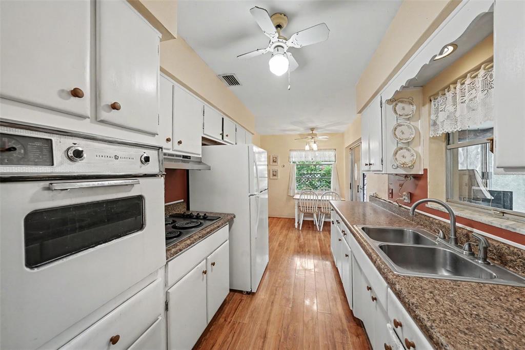 2400 INDIGO DR, CLEARWATER, FL — photo 2 of 22
