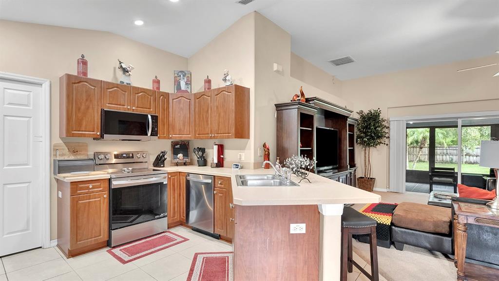 252 DIRKSEN DRIVE, DEBARY, FL — photo 2 of 24