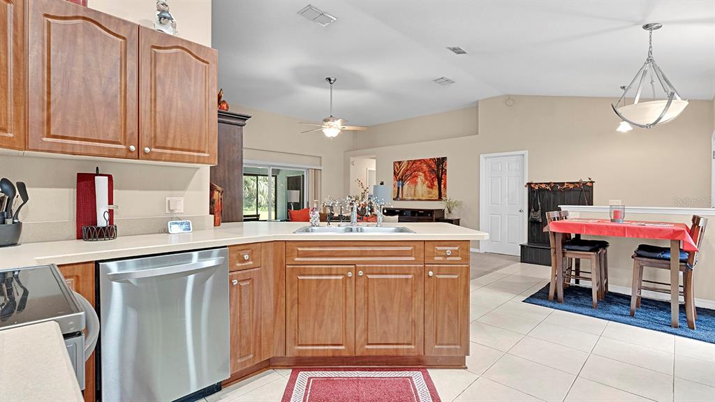 252 DIRKSEN DRIVE, DEBARY, FL — photo 5 of 24