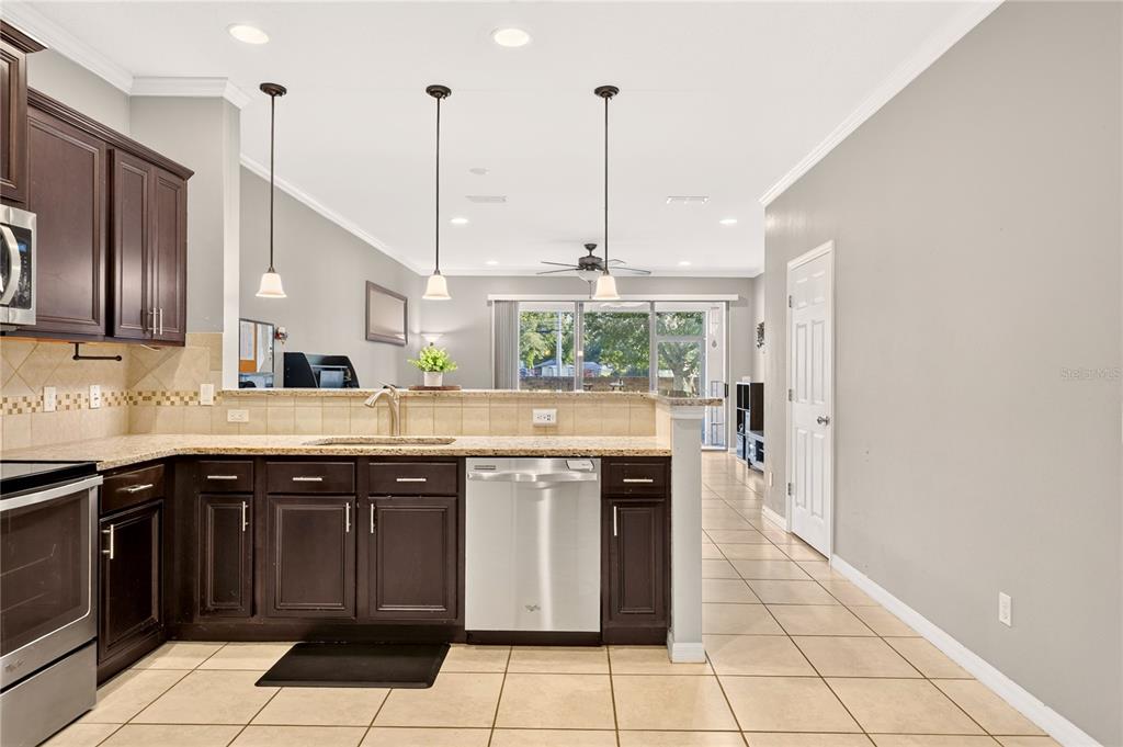 10867 CORSICAN STREET UNIT 20, ORLANDO, FL — photo 4 of 43