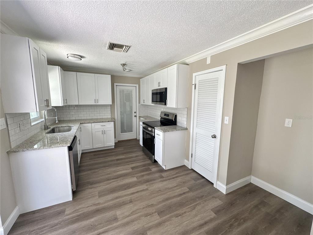 322 READING STREET NW, PORT CHARLOTTE, FL — photo 3 of 17