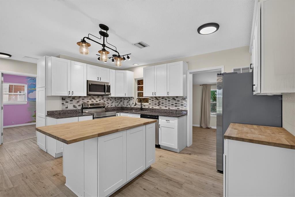 715 W BAYSHORE DRIVE, TARPON SPRINGS, FL — photo 4 of 27