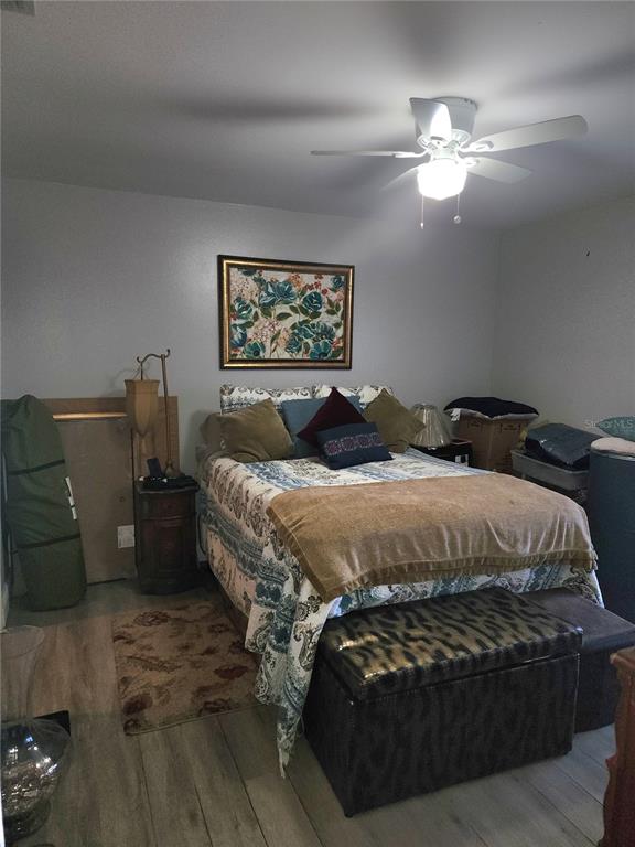 A bedroom features a bed with patterned bedding, a ceiling fan, and a storage ottoman — 4154 16TH STREET E UNIT 15, ELLENTON, FL