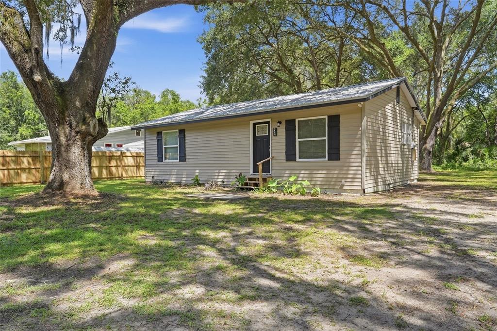 924 MALTAS AVENUE, INTERLACHEN, FL — photo 2 of 22