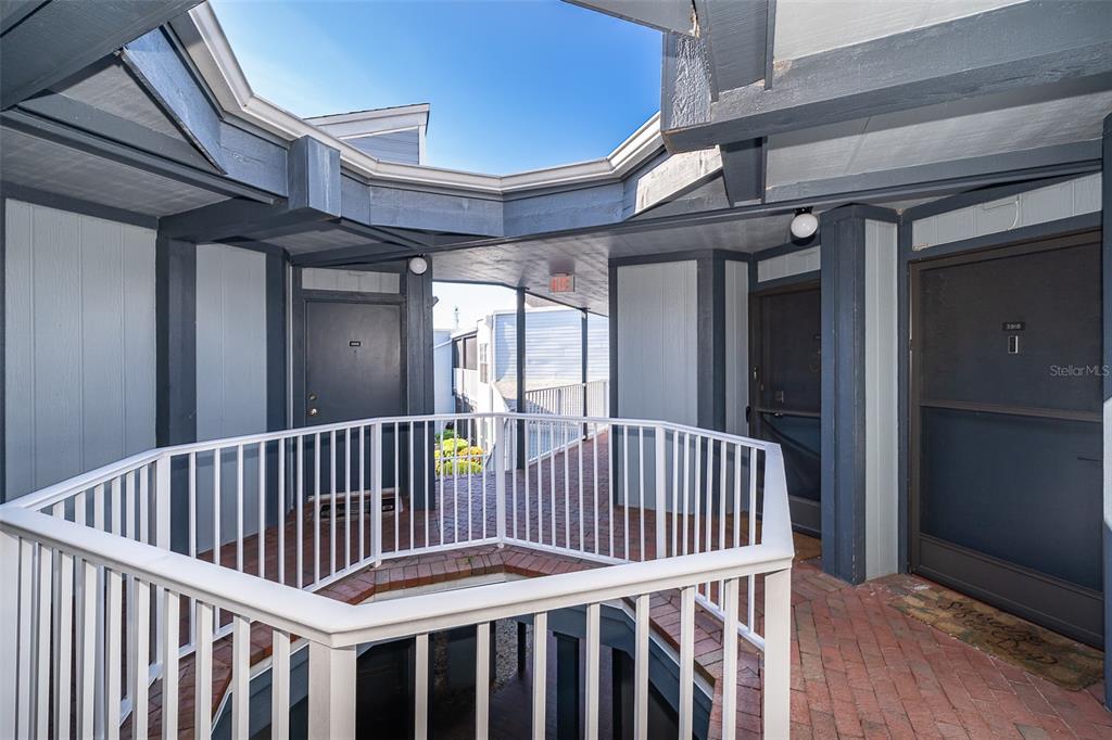 3916 ATRIUM DRIVE DRIVE UNIT 4