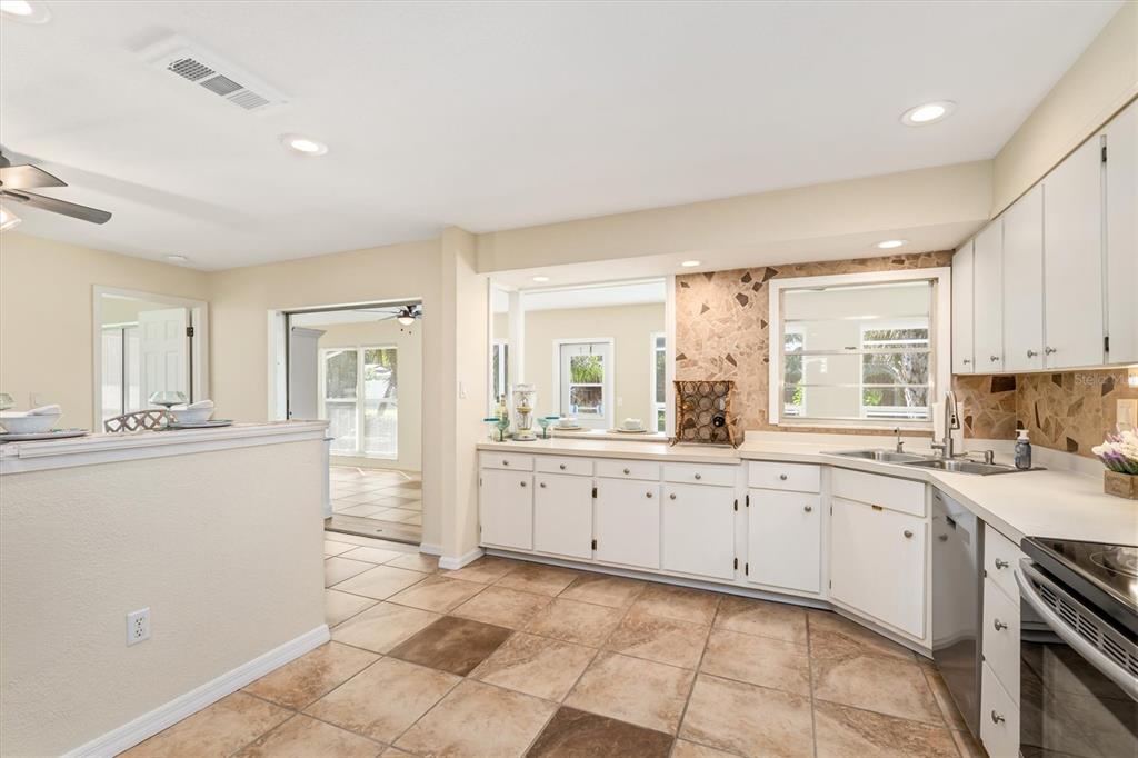 22181 NEW YORK AVENUE, PORT CHARLOTTE, FL — photo 5 of 30