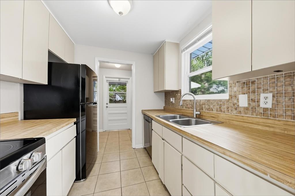 10021 HAYES STREET, SPRING HILL, FL — photo 5 of 15