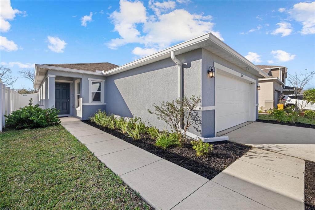 9120 SANDY BLUFFS CIRCLE
