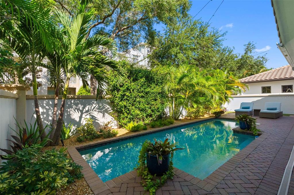 6054 YEATS MANOR DRIVE, TAMPA, FL — photo 2 of 30