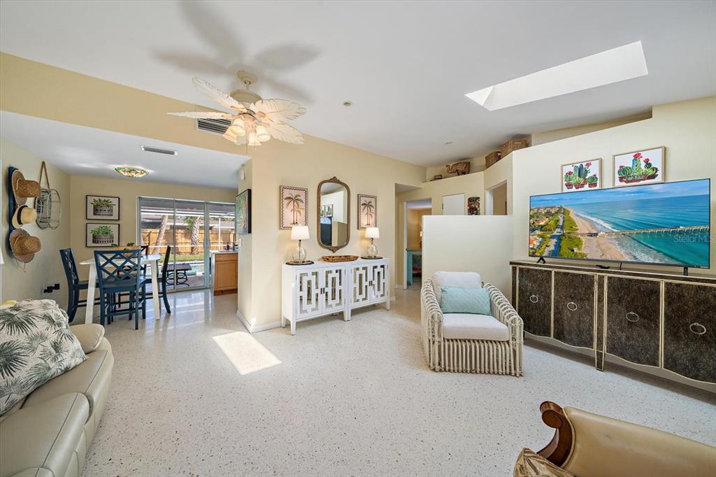 270 W SEMINOLE DRIVE, VENICE, FL — photo 3 of 22
