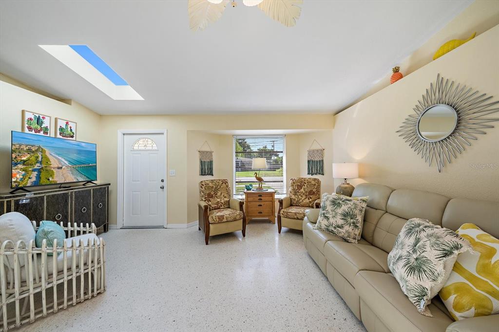 270 W SEMINOLE DRIVE, VENICE, FL — photo 5 of 22